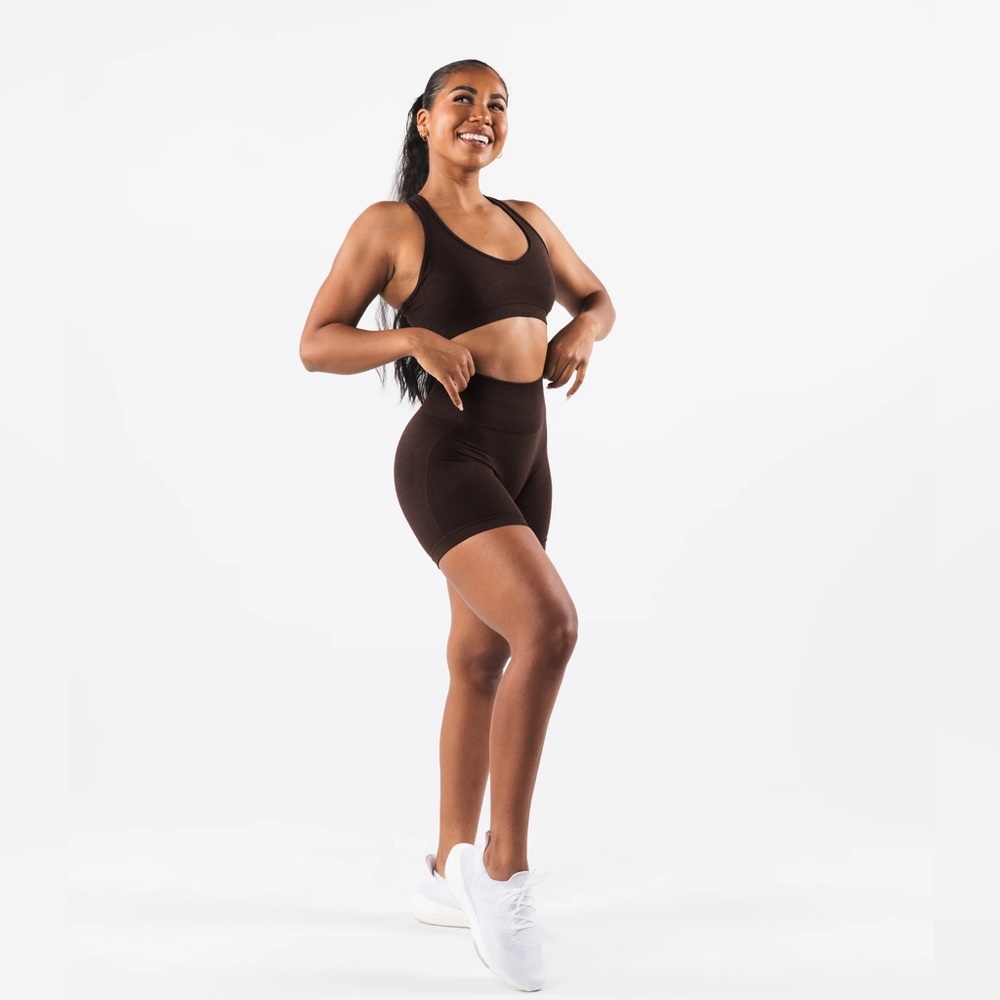 ALPHALETE AMPLIFY CONTOUR SHORT 5"- cashmere